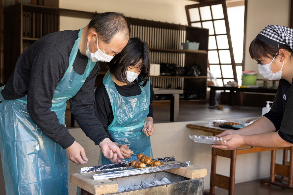  自分で作るからおいしい！五平餅づくり